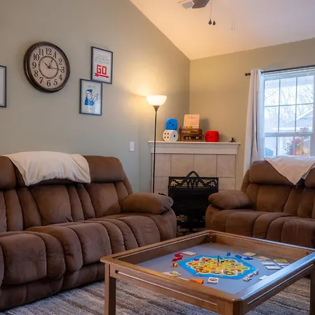 The 737 - Games & Good Times In The Smoky Mountains! Villa